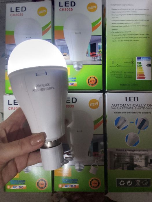 Светодиодная лампа UXI BL-801 E27 Type-C с двумя аккумуляторами 20W