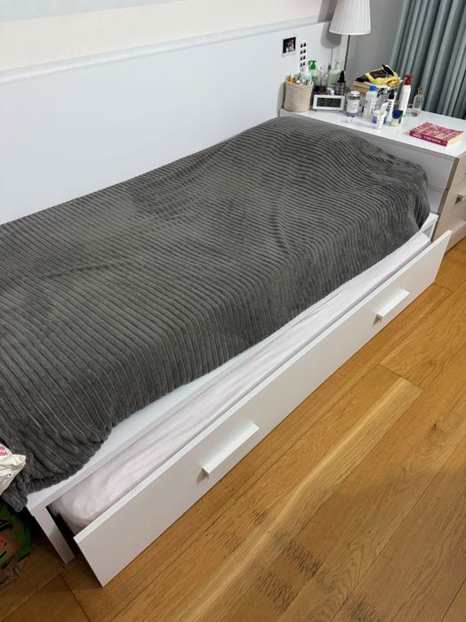 Cama individual 90x200 com cama extra + mesa de cabeceira