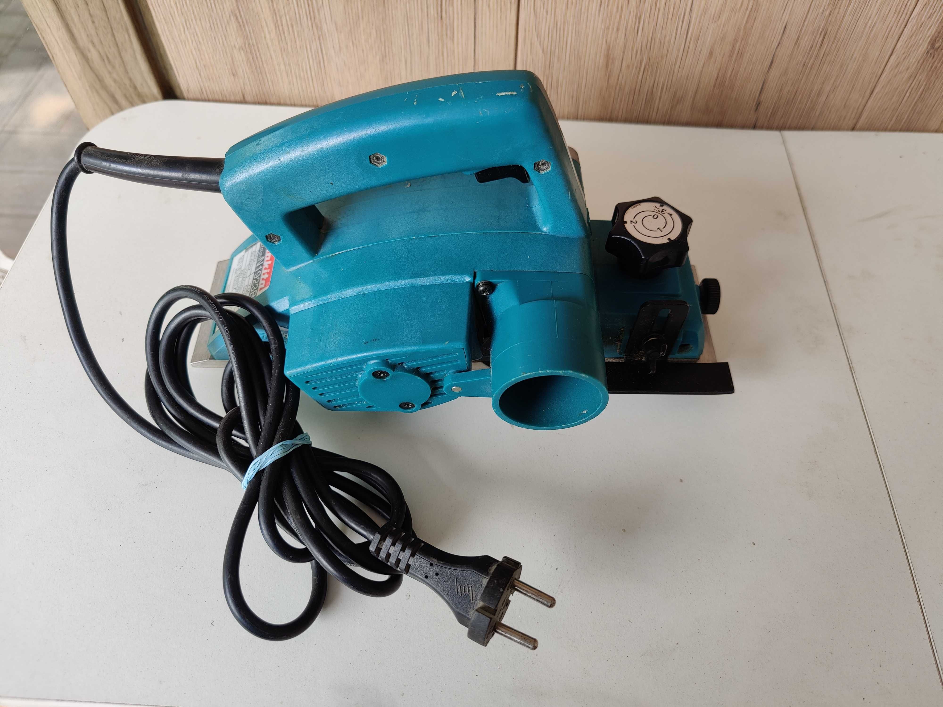 ЭлектроРубанок Makita N 1923 B
