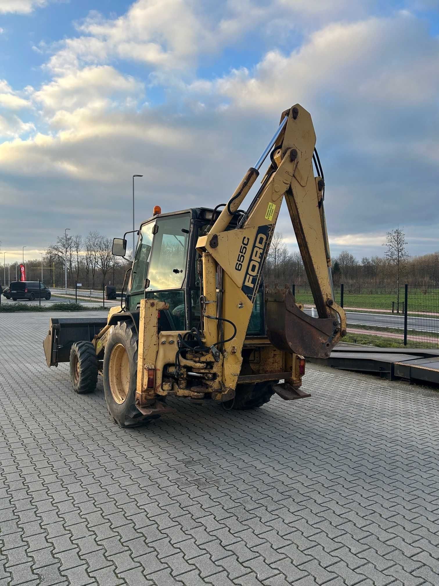 Koparko-ładowarka Ford 655C (4x4) - z Belgii (jak New Holland -  JCB)