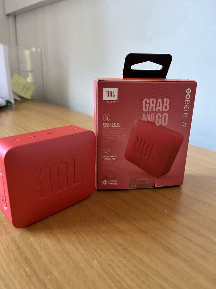 Coluna jbl go essential