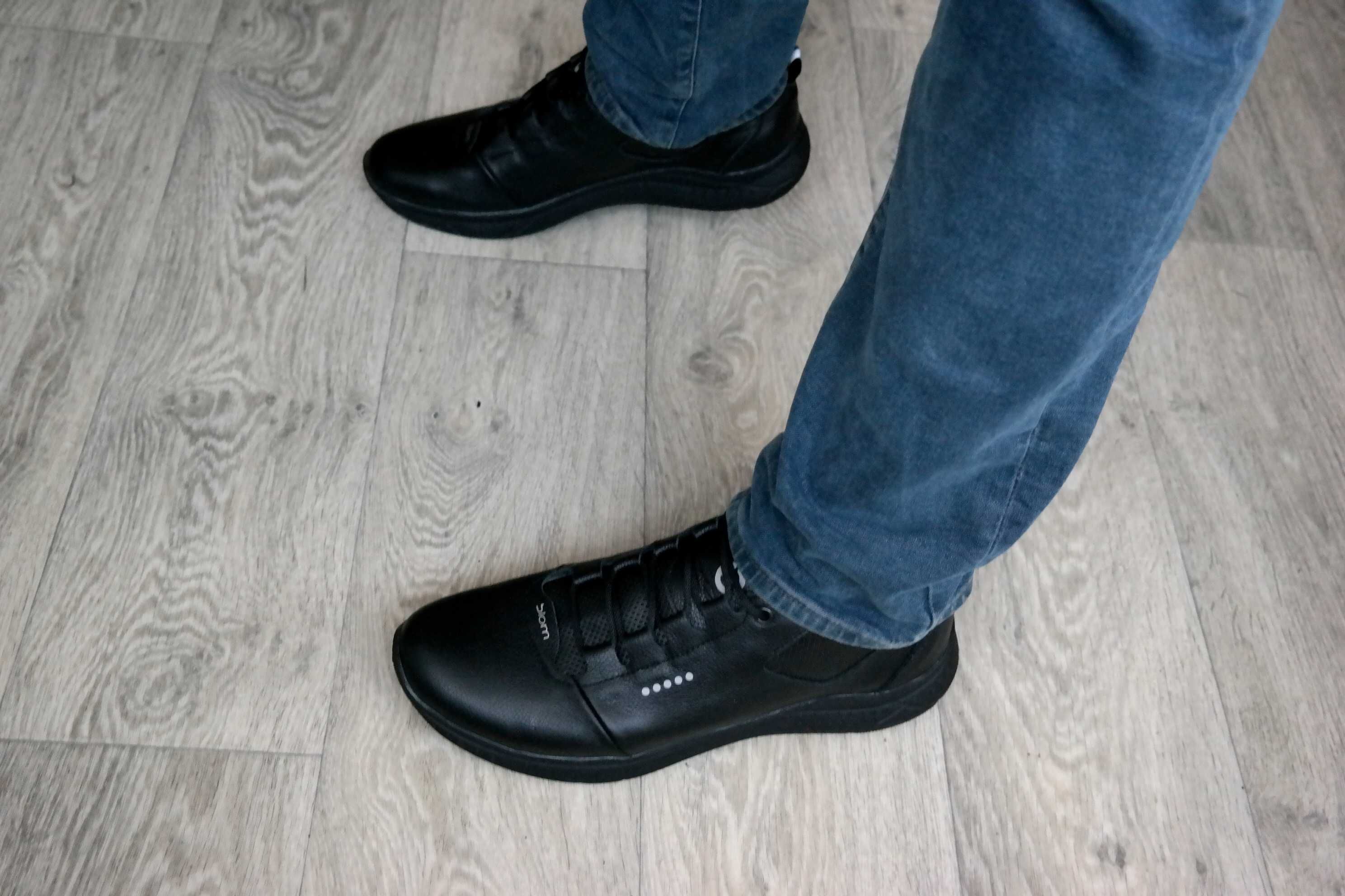 РОЗПРОДАЖ Чоловічі кросівки туфлі шкіра зручна модель 42 та 45 р