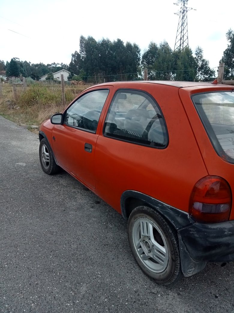 Opel Corsa B -em bom estado