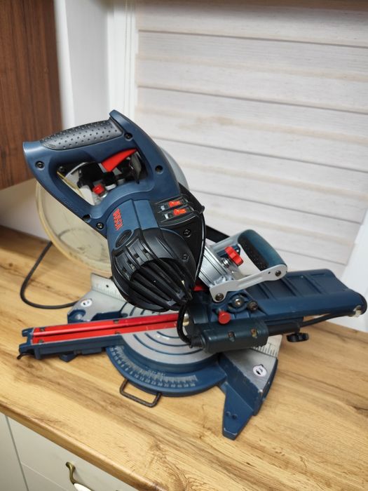 Торцювальна , торцовочна пила , торцовка Bosch Professional