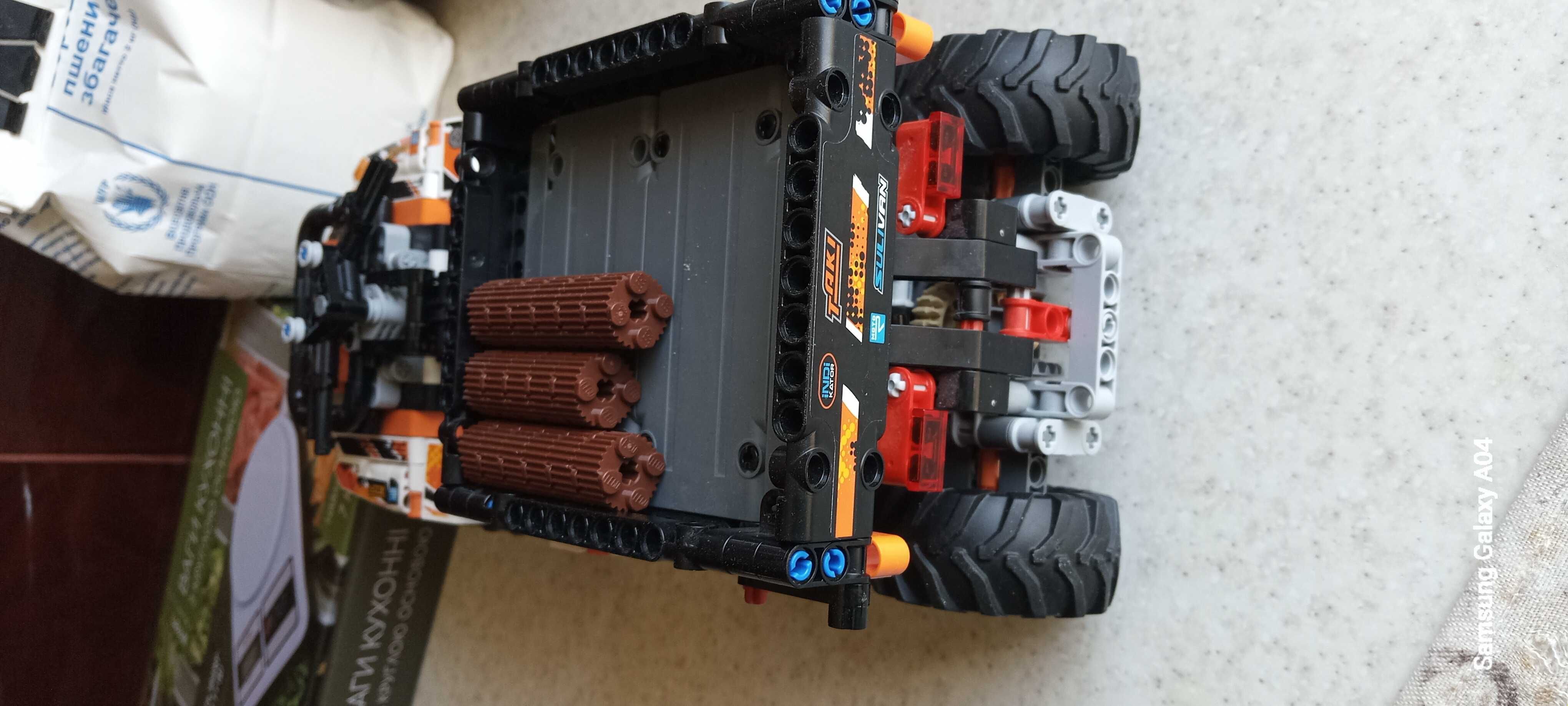 Продаю конструктор LEGO Technic Внедорожный грузовик (42139)