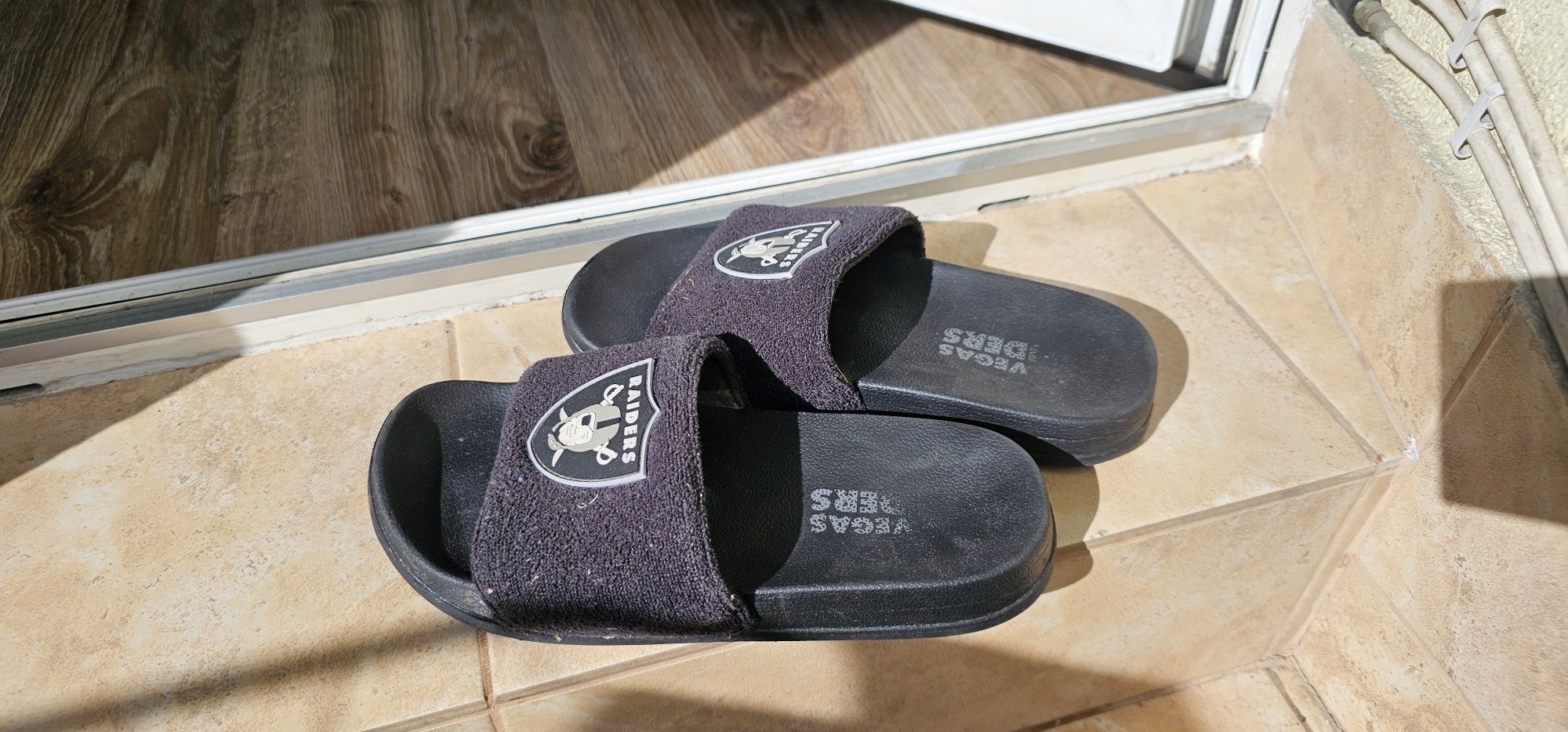 Klapki damskie Las Vegas RAIDERS rozmiar 37 wkładka 23cm