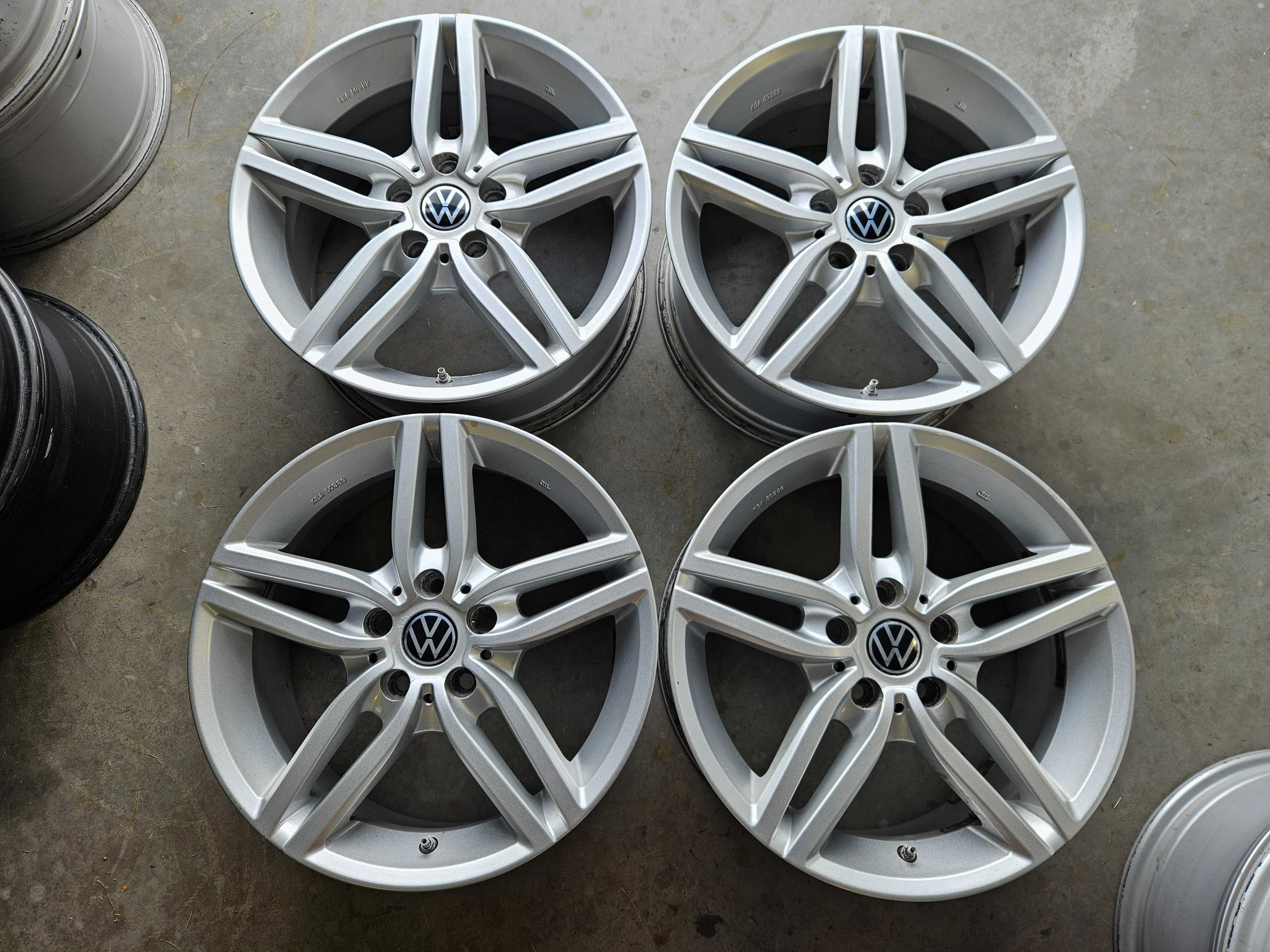 Alufelgi 17" VW Passat B6 B7 B8 CC Golf VII Caddy Jetta Touran 5x112