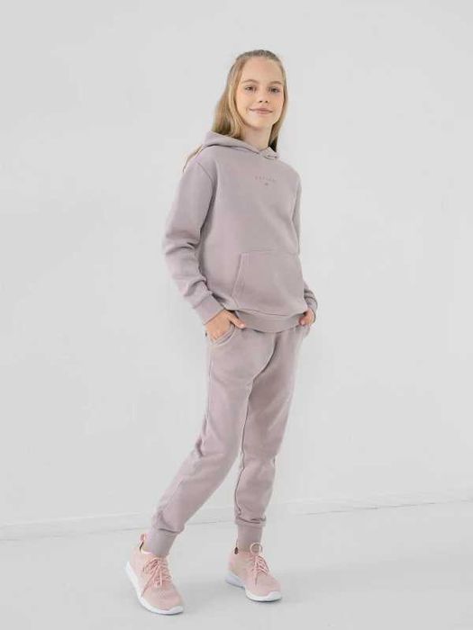 4F Nowe spodnie 140-146 cm dresy joggersy bawełniane pudrowy róż