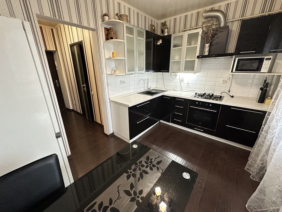 Світла однокімнатна квартира з євроремонтом та меблями - Ірпінь