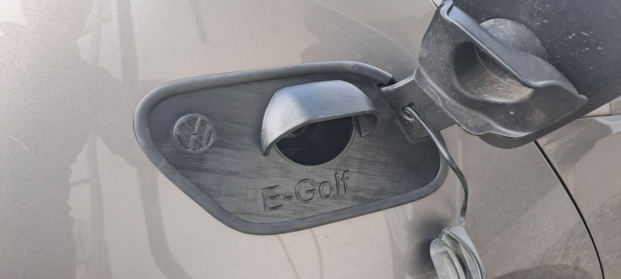 Додатковий захист лючка зарядки Е гольф e-golf