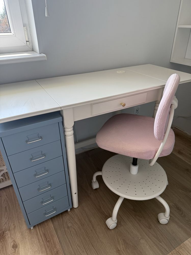 Biurko Ikea Ingatorp z krzesłem oraz szafką z szufladami