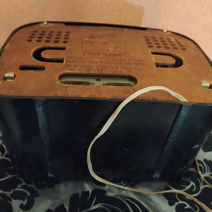 Радиоприёмник Волна в отличном состоянии