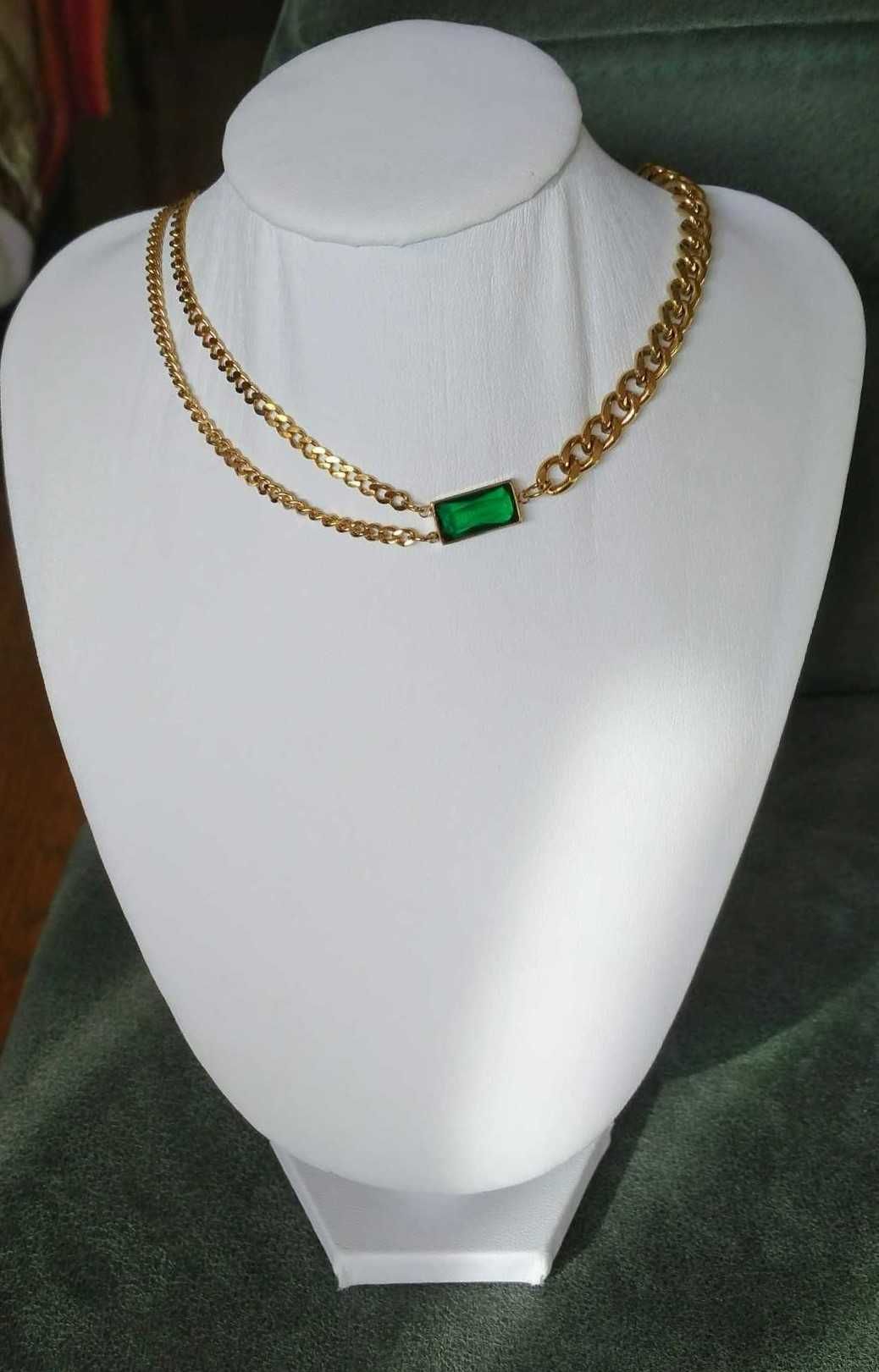 Colar Aço Dourado c/ Malha Grossa, Fio Duplo c/ Pedra Verde NOVO