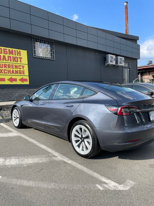 Продам Tesla model 3