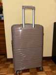 Mala de viagem porão rigida nova com plasticos taupe caqui bege
