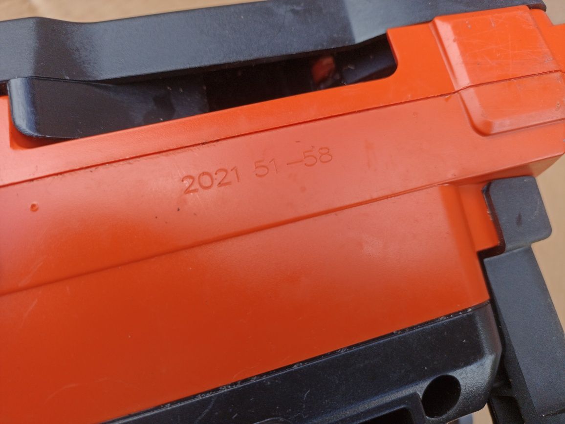 Пила акумуляторна black+decker