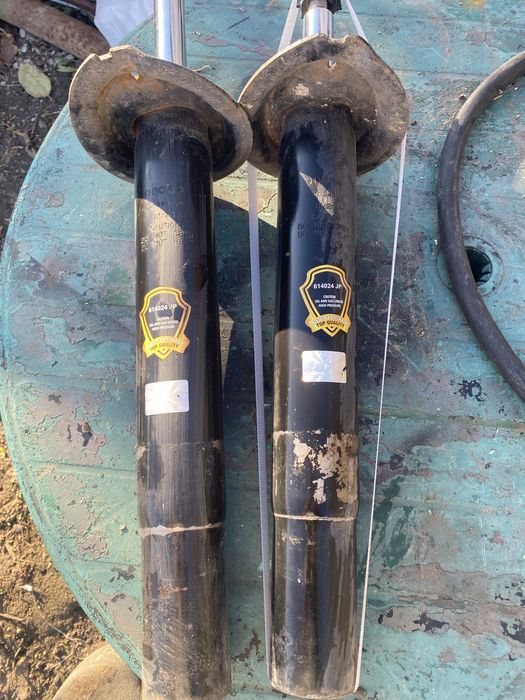 Продам стойки задние на Бмв е39