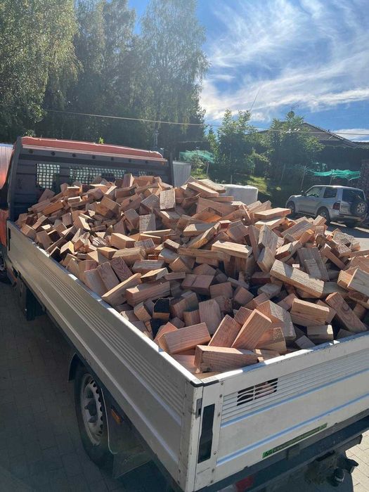 Suche krótkie drewno opałowe, ścinki, klocki, opał