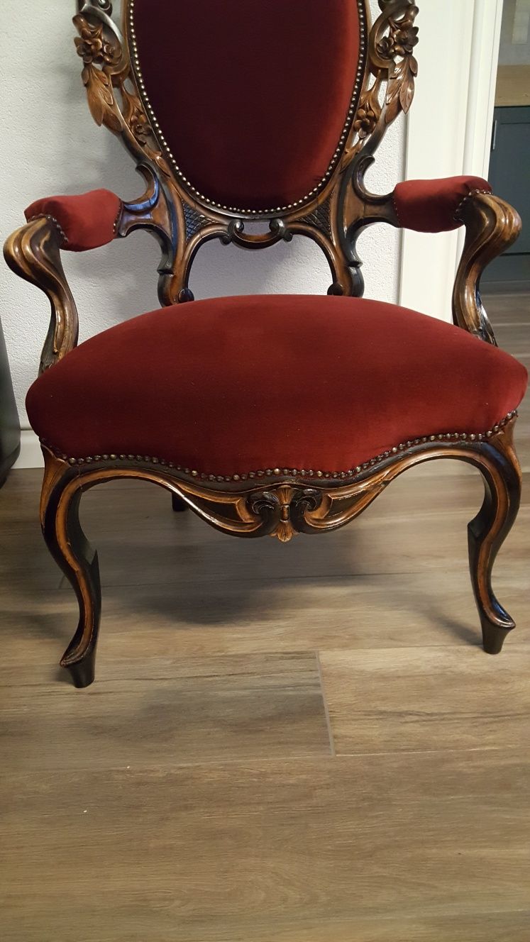 Piekny Stary fotel po kapitalnej renowacji tapicerskiej