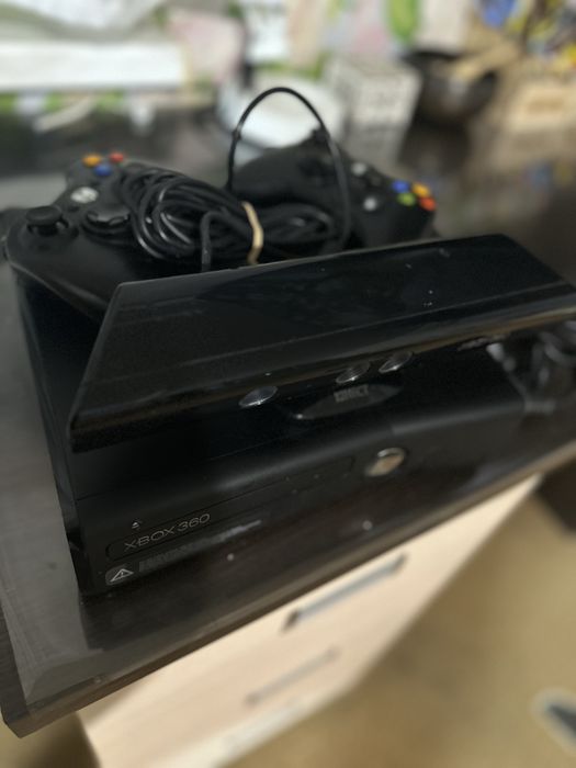Игровая консоль X box360 с