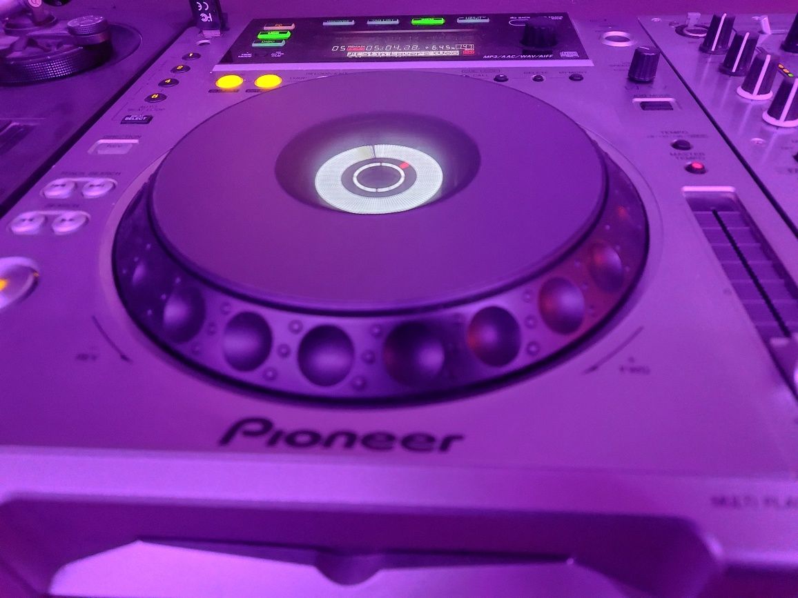 2x Pioneer CDJ 850