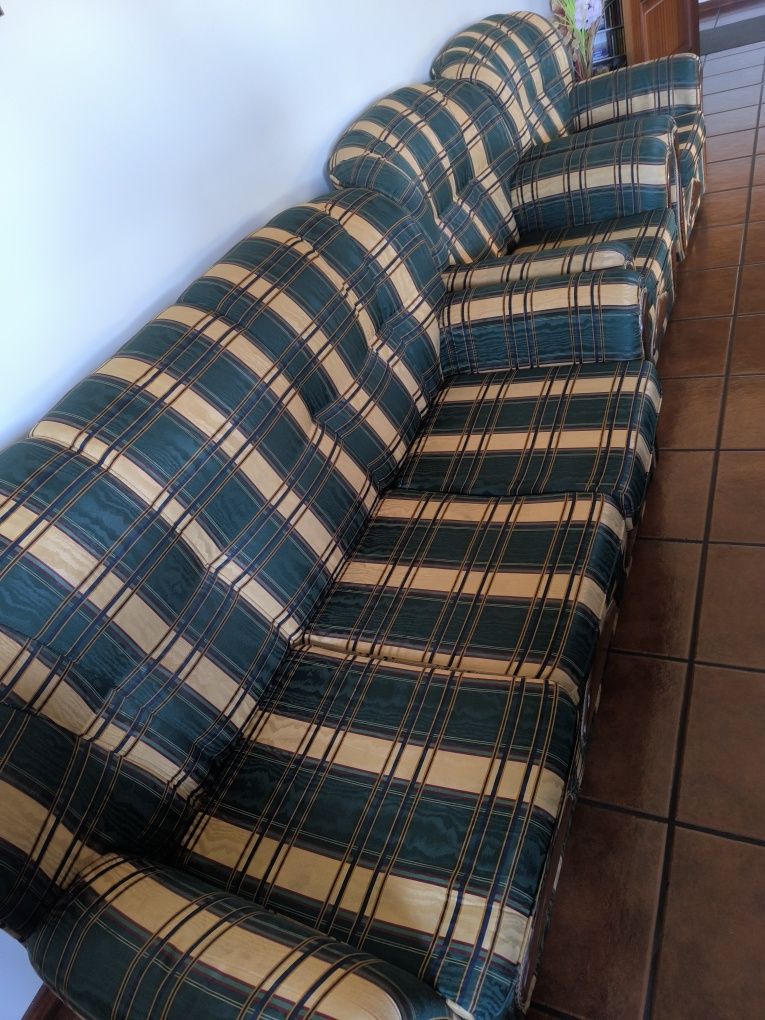 Conjunto de sofás com três peças