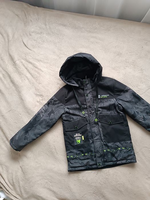 Продам курточку на хлопчика в ідеальному стані
