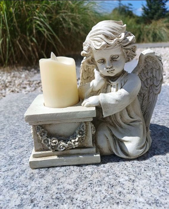 Znicz figurka Aniołek+świeczka wkład LED z bateriami  18 cm