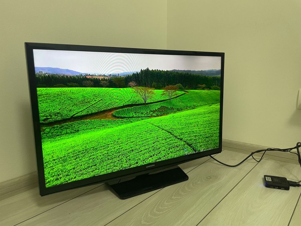 Телевізор SAMSUNG 32 простий