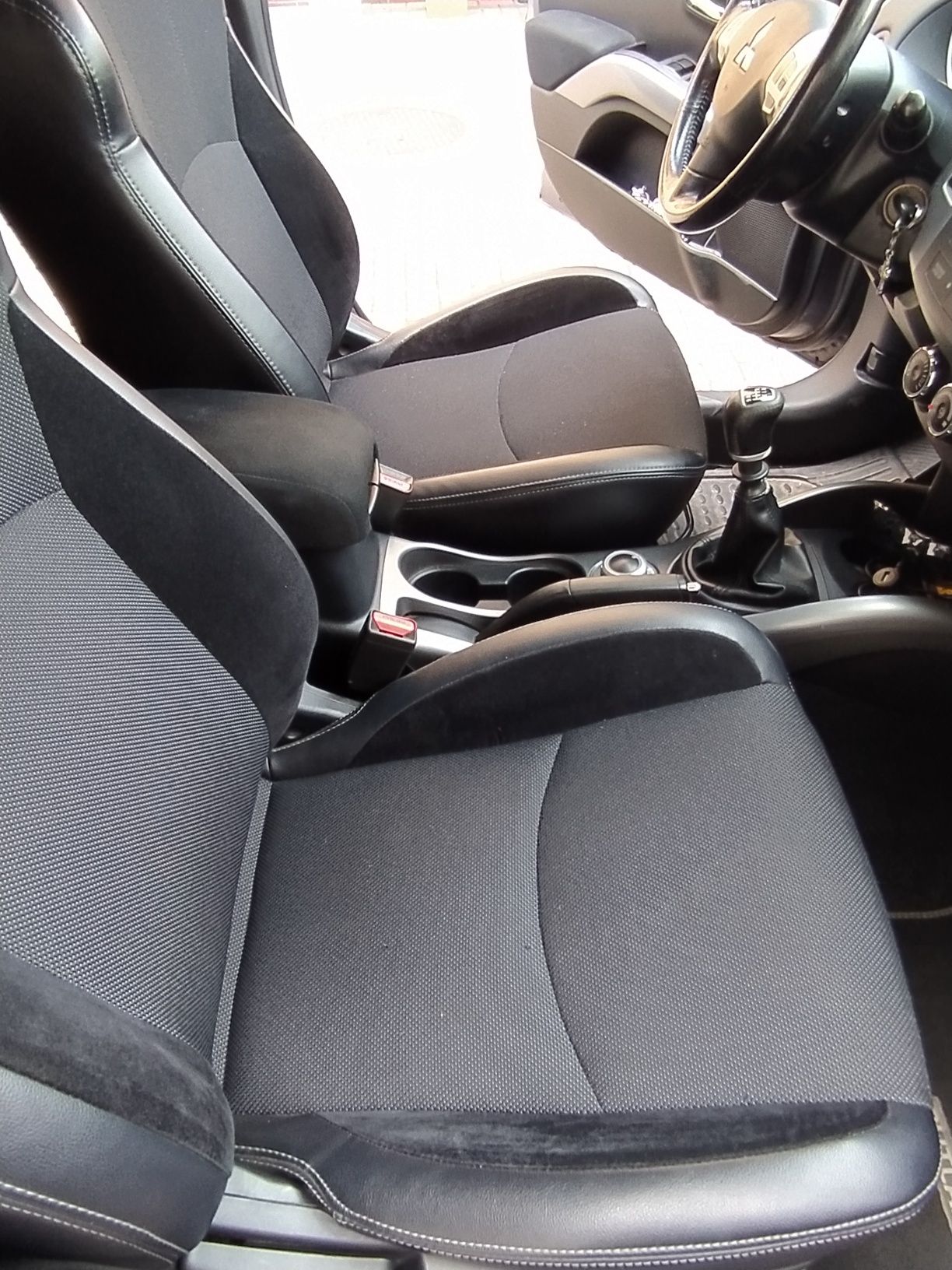 MITSUBISHI OUTLANDER  2011 r. 2.2 diesel 177KM 4/4