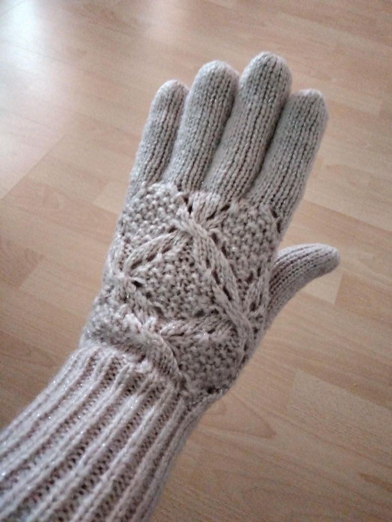 Ажурные вязаные перчатки.