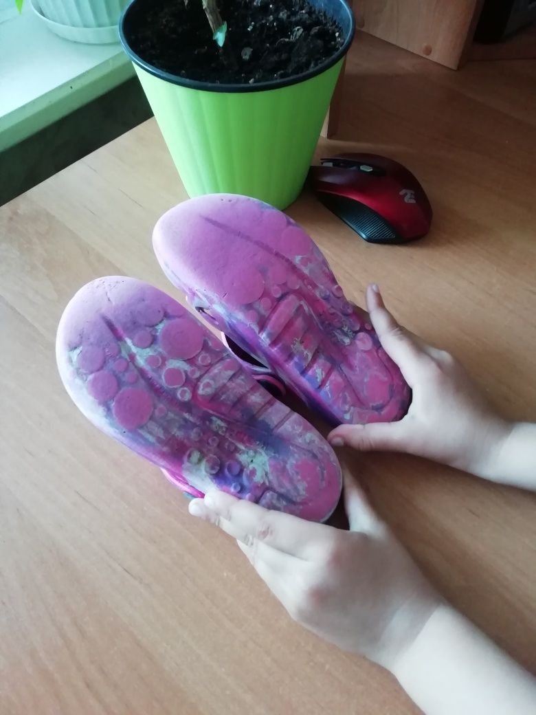 Продам шлепки на девочку