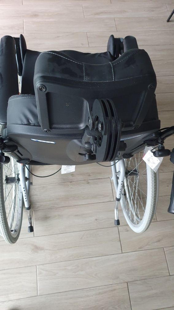 Cadeira de rodas poltrona Invacare e cadeira de banho sanitária