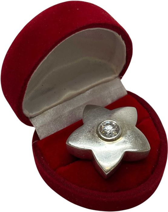 Śliczna, srebrna zawieszka 12,9G/P.925