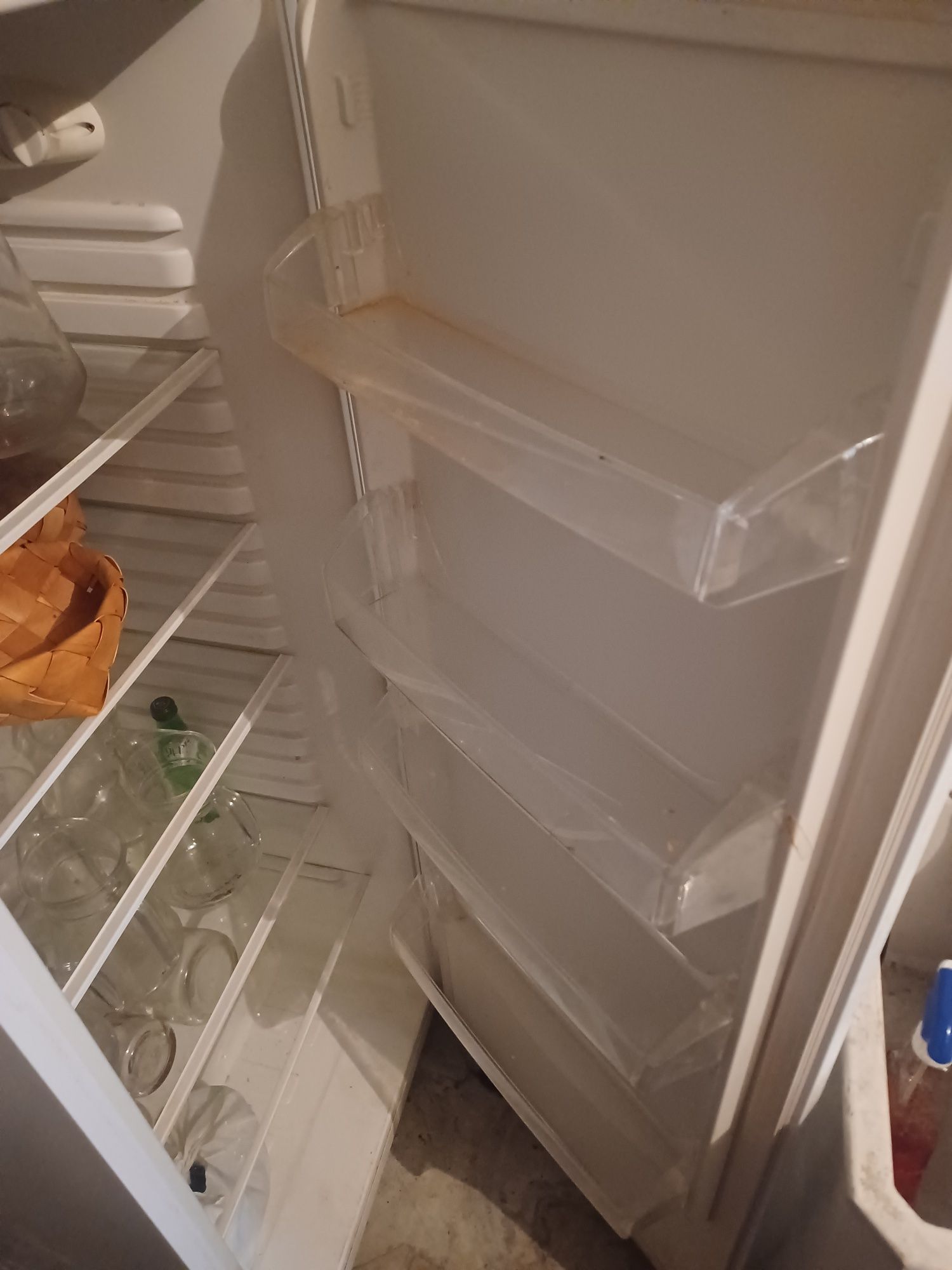 Frigorífico sem congelador.