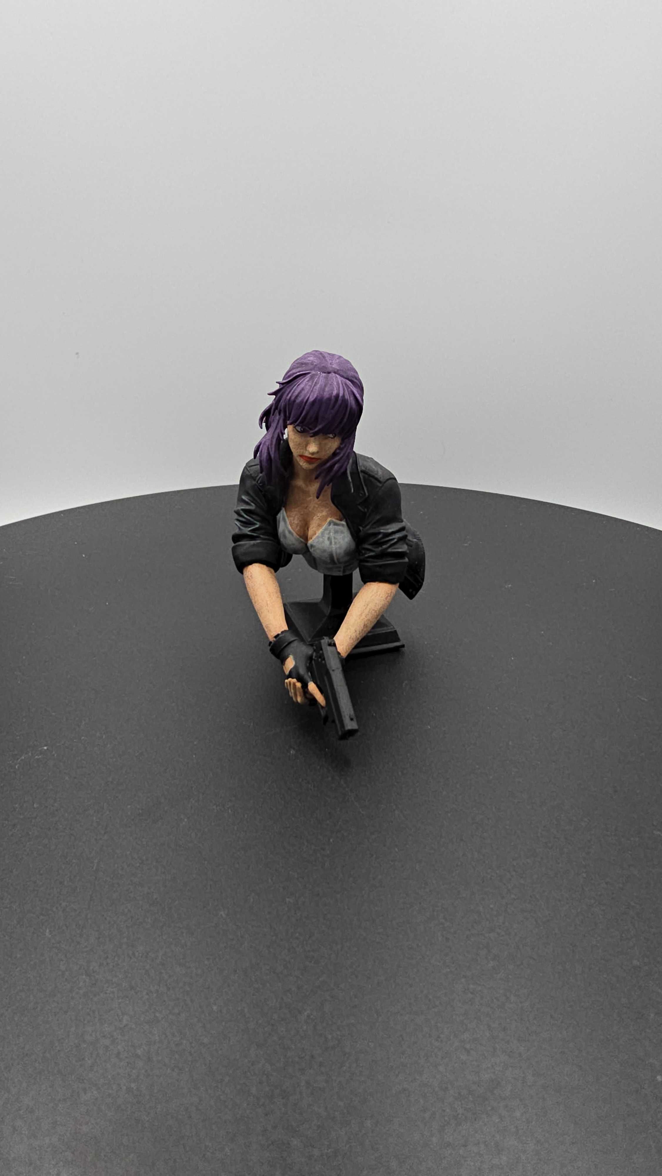 Pomalowane popiersie Motoko Kusanagi z Ghost in the Shell