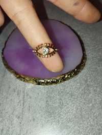 Złoty pierścionek z cyrkonią oko pierścień