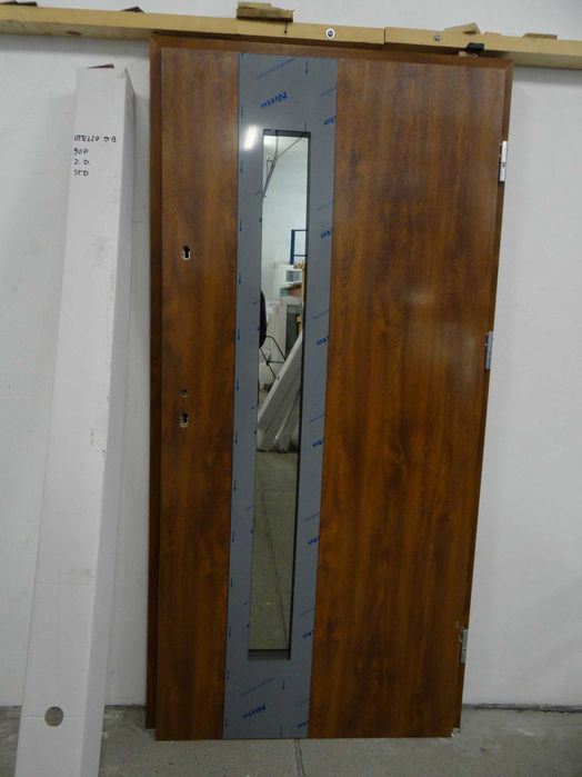 Drzwi zewnętrzne + okucia Otello 5B 90 P złoty dąb 1.2W/m²K