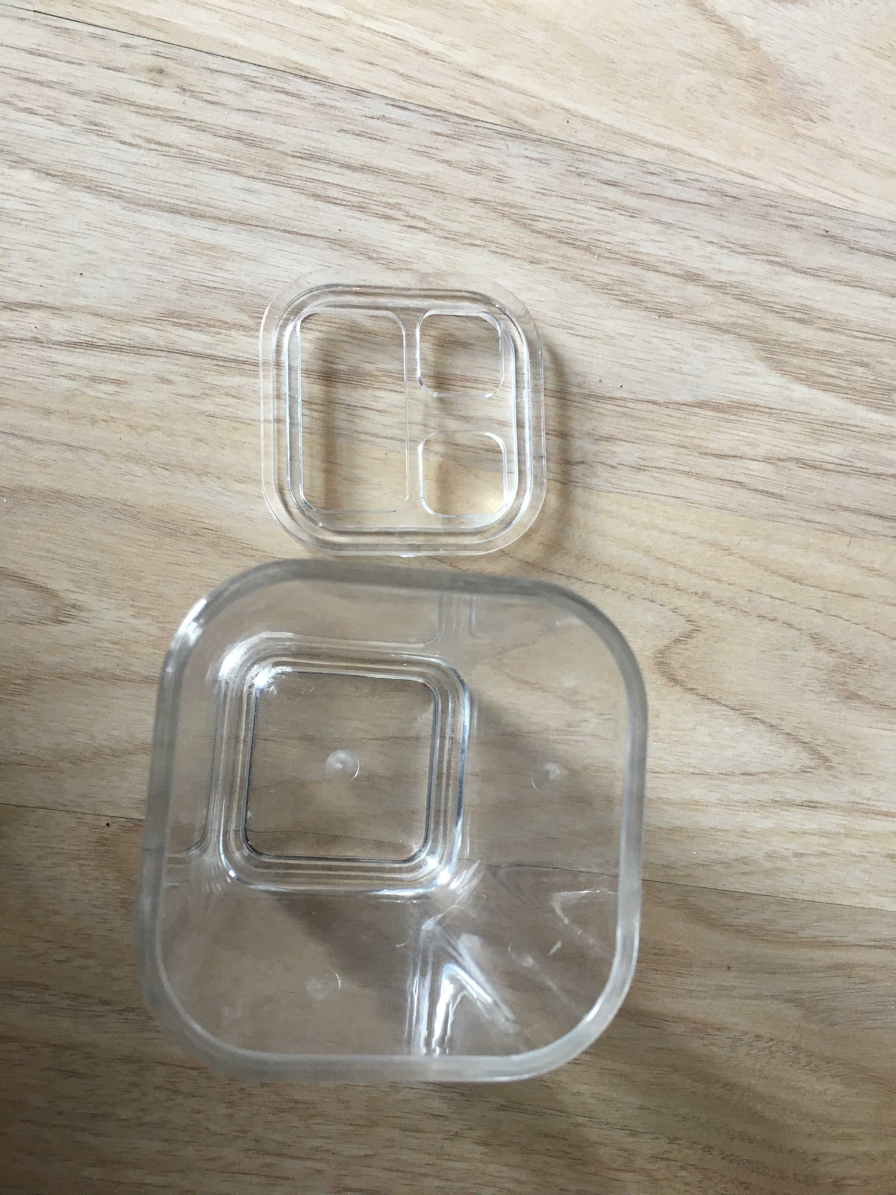 Plastikowy kubeczek na szczoteczki do zębów przezroczysty przegrody