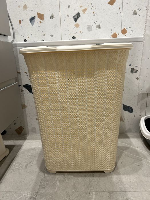 Корзина платикова кошик для білизни у ванну кімнату