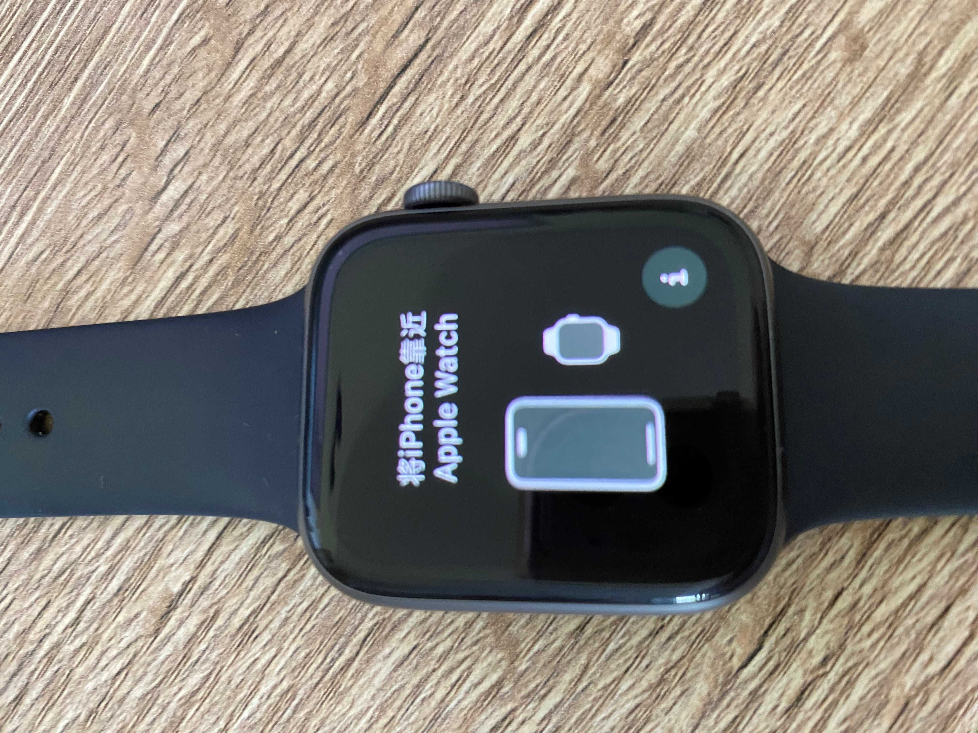 Apple Watch Series 4 44 mm stan bardzo dobry 80% bateria + paski