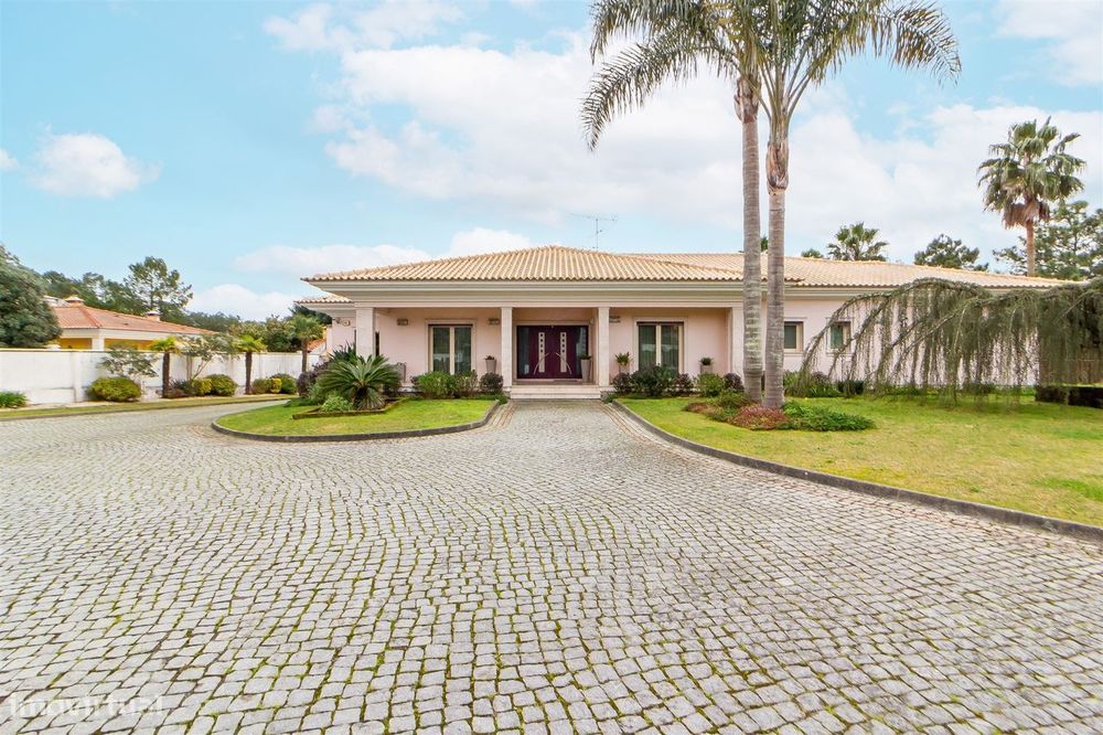 Moradia de Luxo T4 em Cerca, Maceira