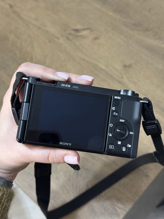 Продам Sony ZV-e10