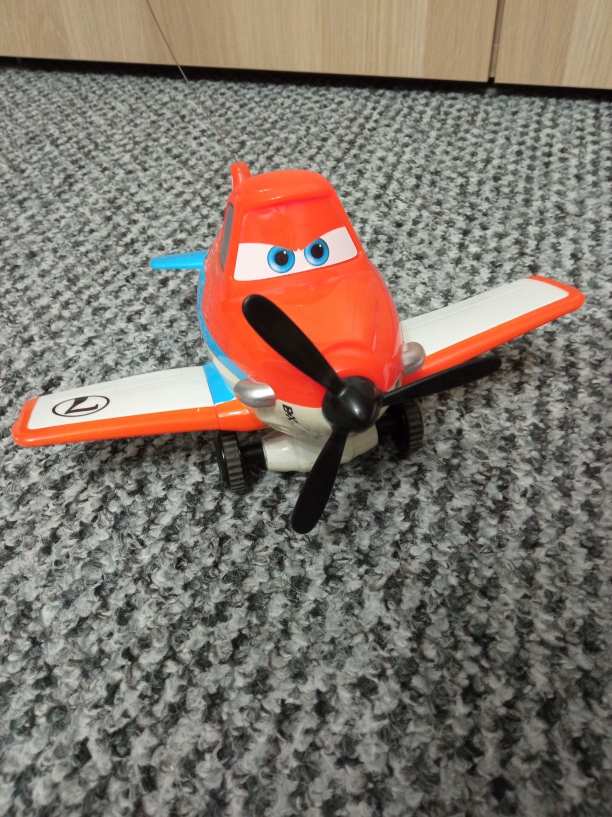 Samolot DUSTY Mattel zdalnie sterowany + puzzle