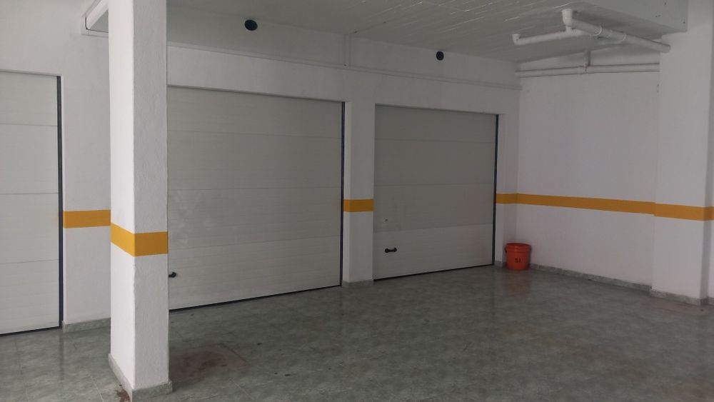 Garagem com luz e tomada