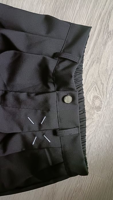 Czarne spodnie  na apel.