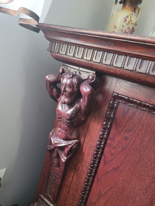 Komoda dębowa rzeźbiona