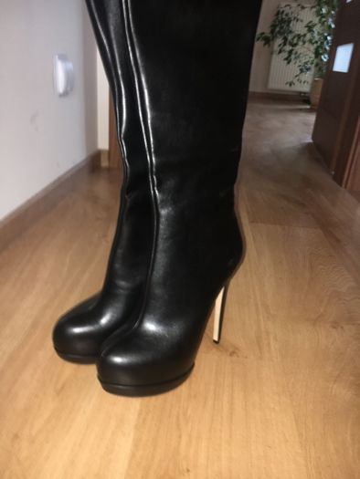 61/ OKAZJA Nowe Kozaki czarne damskie rozmiar 41 z mini platformą 15cm
