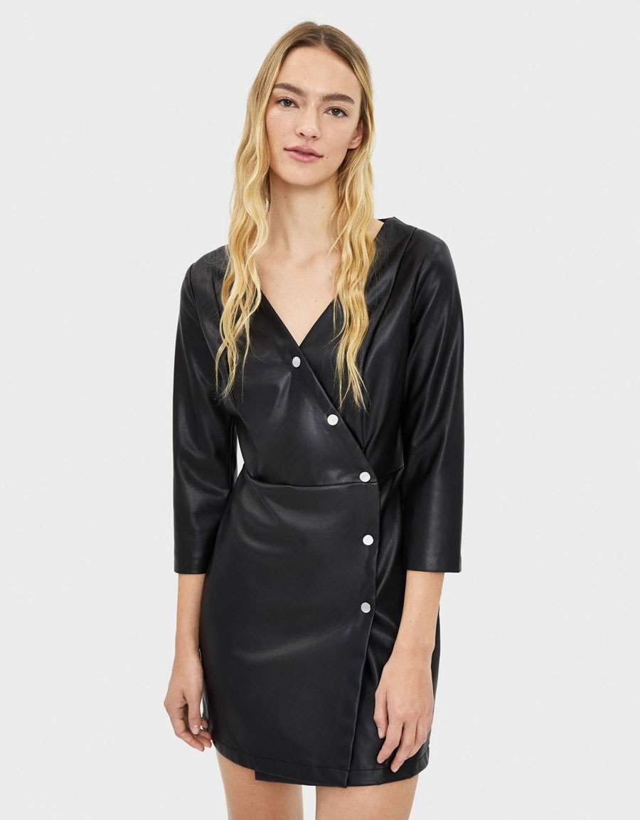 Vestido preto couro napa bershka