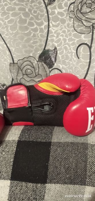Кожані Боксерські рукавички EVERLAST.